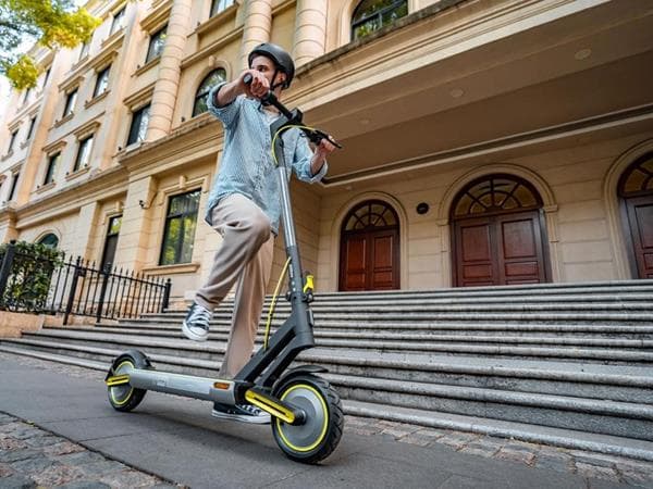 NAVEE S65 Electric Scooter w/40 mi Max Operating Range & 20 mph Max Speed - Green